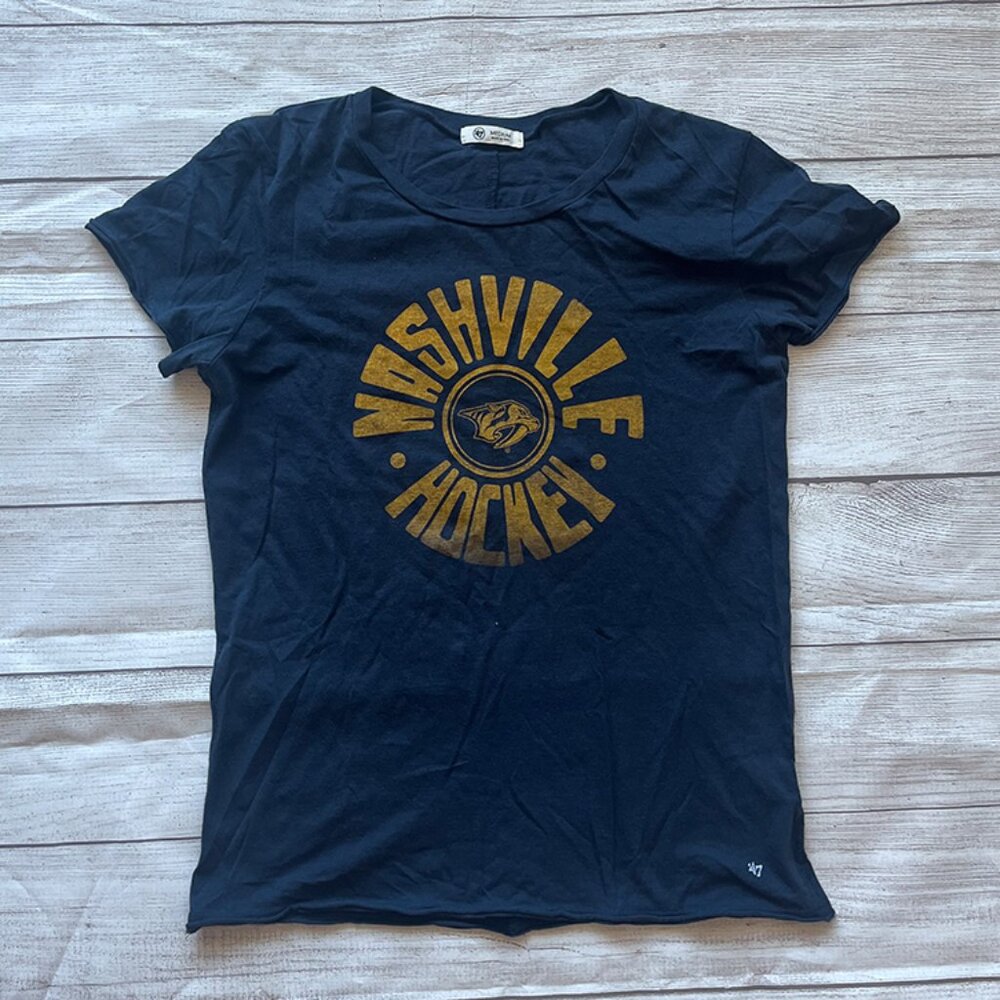 NASHVILLE PREDATORS HOCKEY Women's Fitter T-Shirt Size M - NWOT